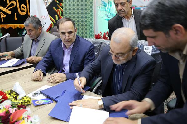انعقاد تفاهم نامه شهر هوشمند توسط جناب آقای مهندس هانی مدیر کل محترم ICT  قم با استاندار محترم استان قم