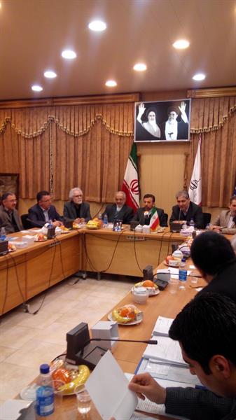 دکتر واعظی در جلسه اتاق بازرگانی استان آذربایجان شرقی: تبدیل شدن تبریز به هاب پستی از اولویتهای وزارت ارتباطات و شرکت پست است