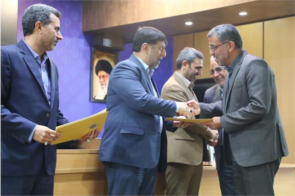 کسب رتبه برتر پست استان قم در بین دستگاه های اجرایی استان در جشنواره شهید رجایی
