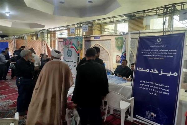 برگزاری میز خدمت اداره‌کل ارتباطات و فناوری اطلاعات استان قم در نماز جمعه