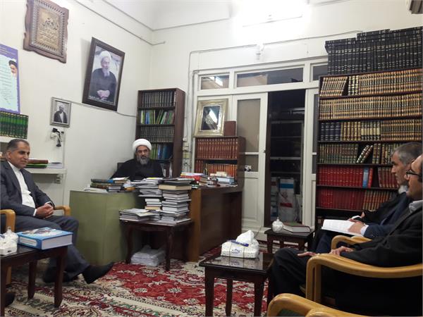 رئیس سازمان فضایی ایران به همراه مدیران ارشد آن سازمان و مدیر کل ارتباطات و فناوری اطلاعات استان قم با آیت الله محمدجواد فاضل لنکرانی در دفتر ایشان دیدار و گفتگو کرد