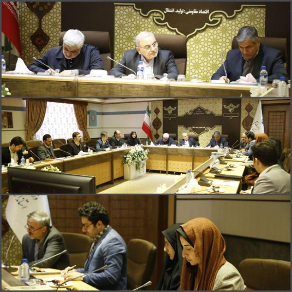 نشست صمیمی استاندار قم و مدیر کل ICT با مجریان کسب و کار های نو(استارت آپ )