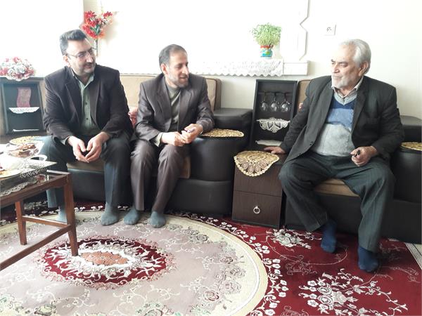 دیدار مسئولین اداره کل ارتباطات و فناوری اطلاعات قم با خانواده شهید گرانقدر نبی الله اسدی کوشش