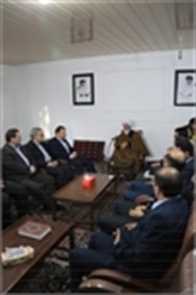 دکتر واعظی با آیت الله نعیم آبادی، امام جمعه بندرعباس و نماینده ولی فقیه در هرمزگان دیدار و گفتگو کرد