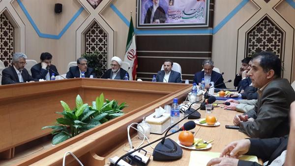 با حضور دکتر واعظی در استان قم، استانداری قم و شرکت پست با هدف استفاده از فناوری اطلاعات در ارایه خدمات پستی تفاهم نامه همکاری امضا کردند.