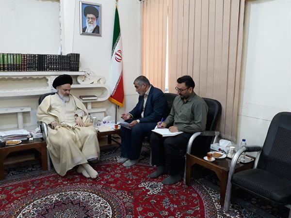 دیدار هانی مدیر کل ICT استان قم با حضرت آیت الله حسینی بوشهری امام جمعه و نایب رئیس جامعه مدرسین حوزه علمیه قم