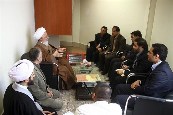 دیدار مدیر کل و معاون محترم وزیر ارتباطات با حضرت آیه الله العظمی جوادی آملی