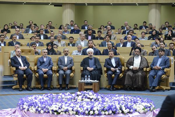بهره‌برداری از شبکه ابری خدمات توزیع شده میزبانی دیتاسنترمراکز داده استان قم همزمان با 6 استان دیگر