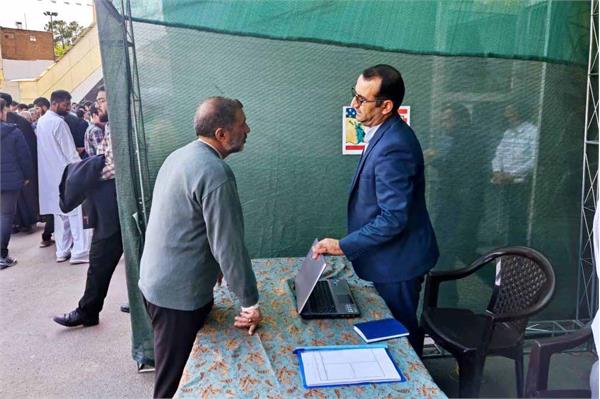 برپایی میز خدمت در مصلی نماز جمعه قم