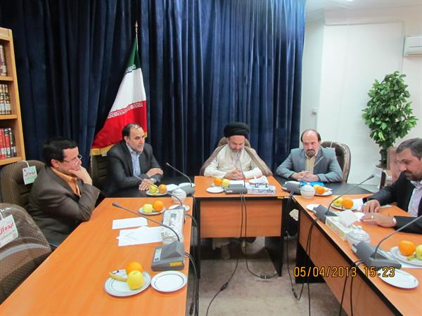 دیدار دکتر نامی با آیت الله ˈسید هاشم حسینی بوشهری مدیر حوزه های علمیه ( با حضور مدیر کل فناوری استان قم)