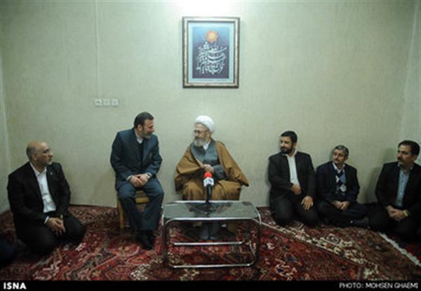 دیدار جناب آقای دکتر واعظی وزیر محترم ارتباطات با آیت الله سبحانی در شهر مقدس قم